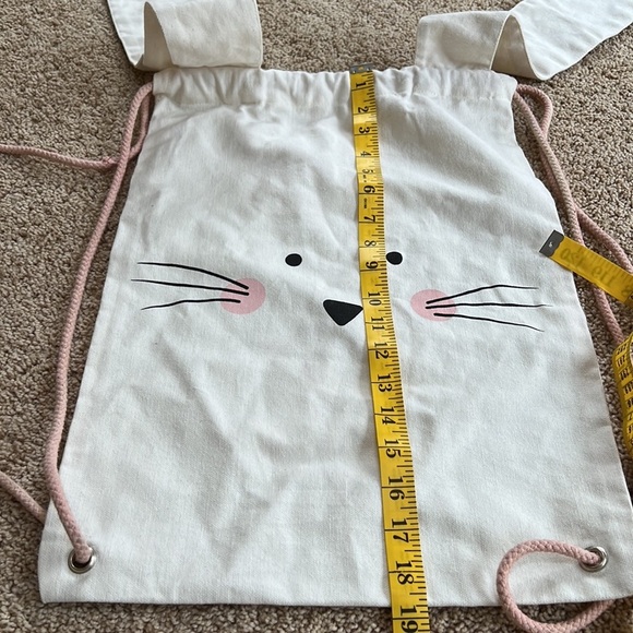 No brand off white canvas back pack with tie. - Picture 6 of 7
